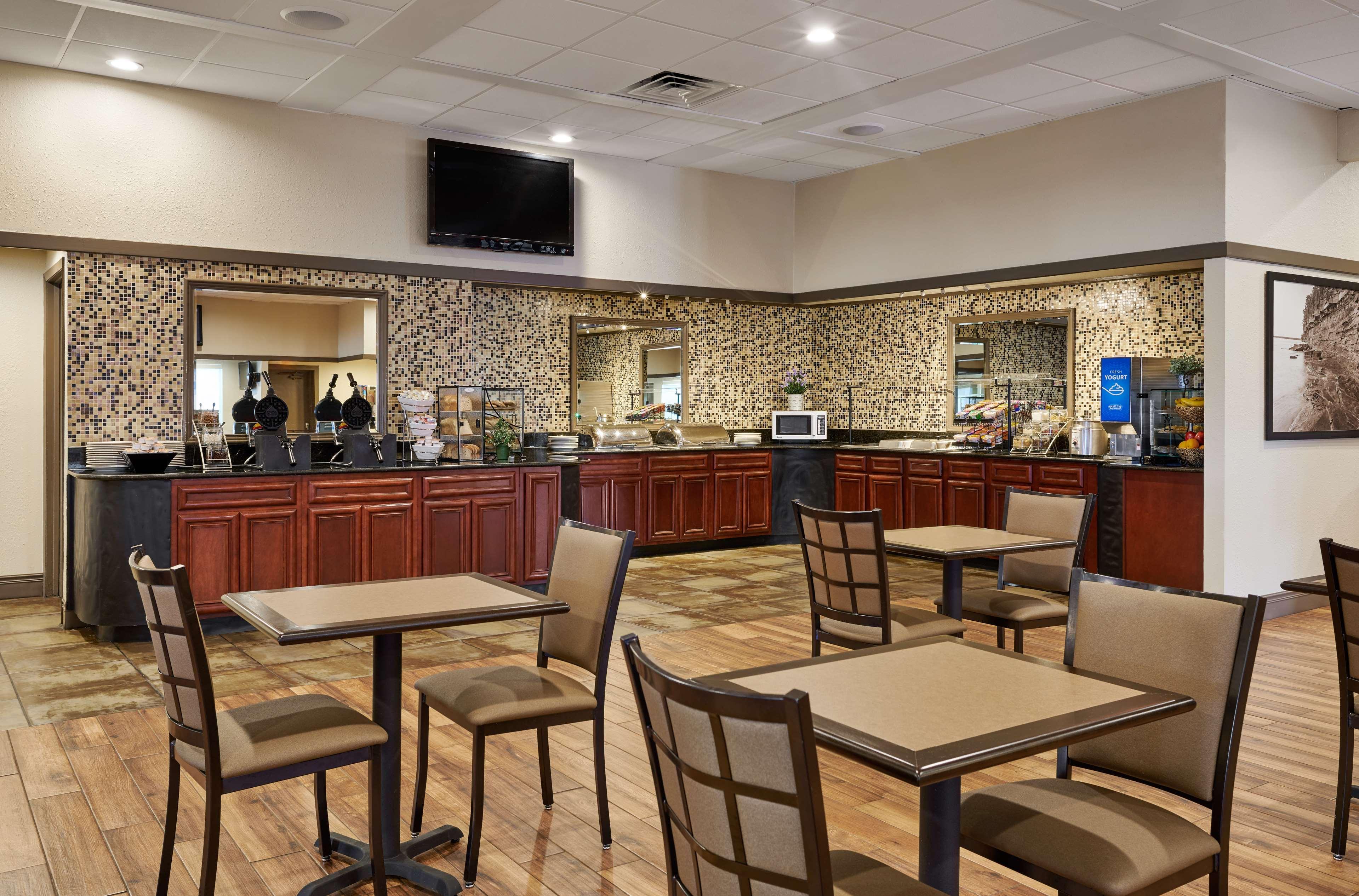 Best Western Plus Milwaukee Airport Hotel & Conference Center Exterior photo